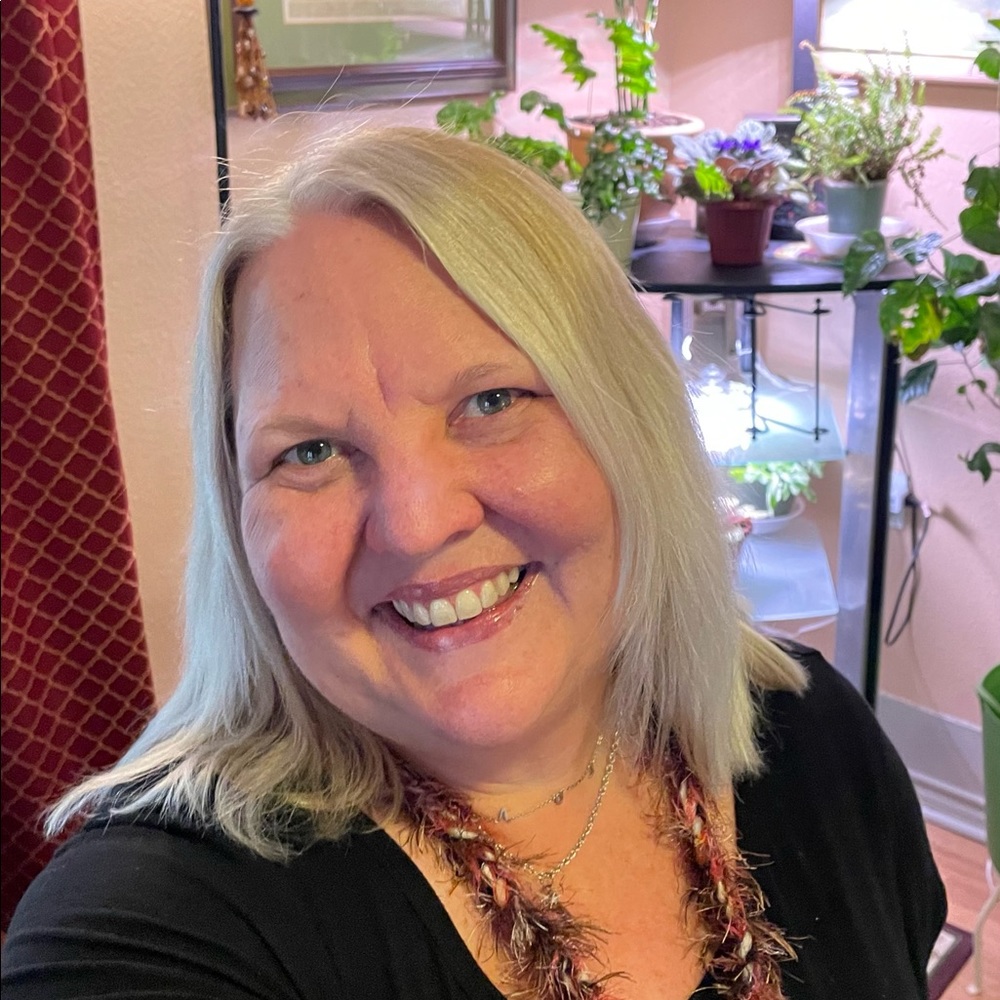 Meet your Posher, Laura